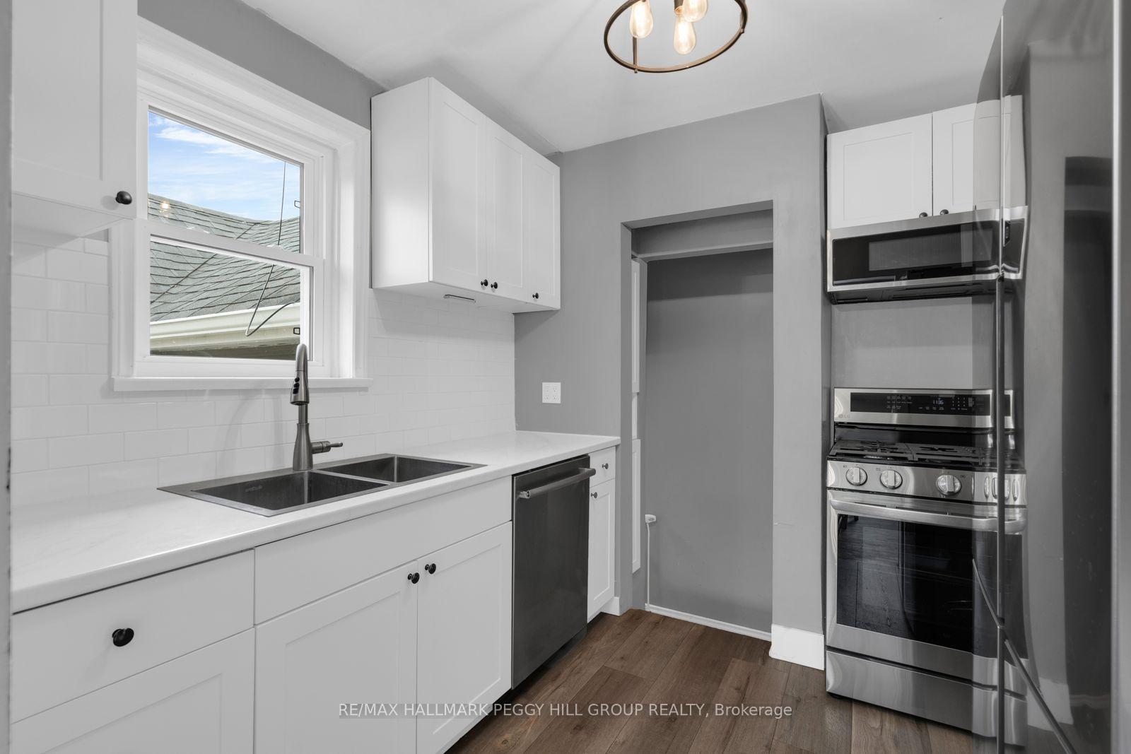 Photo 3 of 1556 Flos Rd 4 W, Springwater, Phelpston — HOMEH