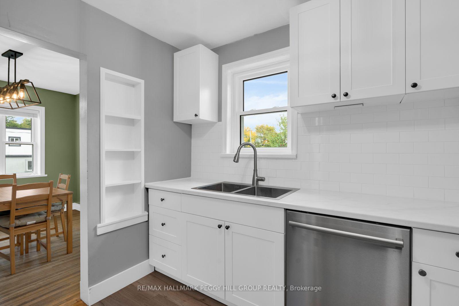 Photo 4 of 1556 Flos Rd 4 W, Springwater, Phelpston — HOMEH