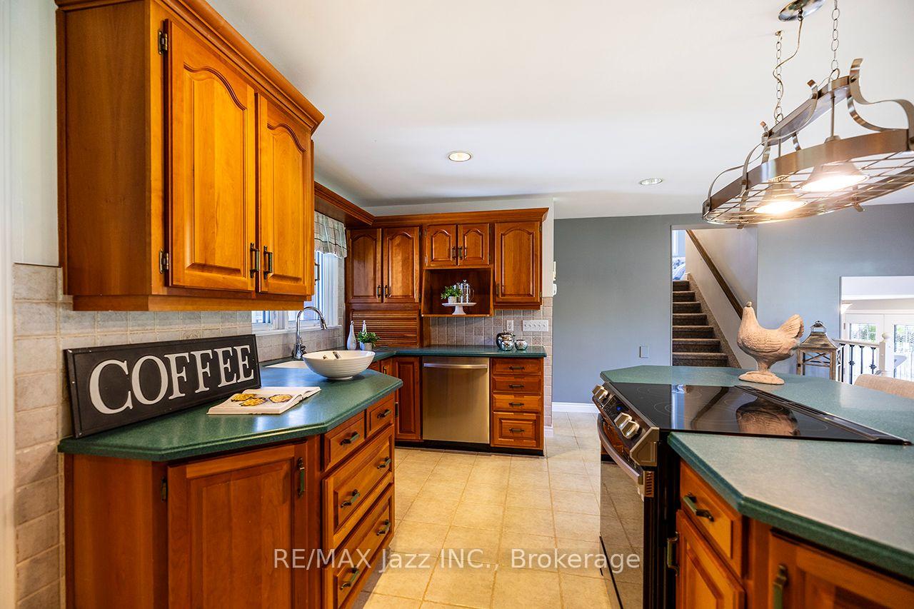 Photo 21 of 624 Roselawn Avenue, Oshawa, Northwood — HOMEH