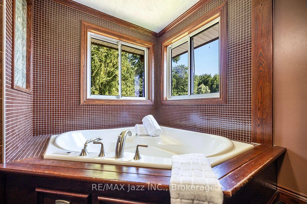 Photo 68 of 624 Roselawn Avenue, Oshawa, Northwood — HOMEH