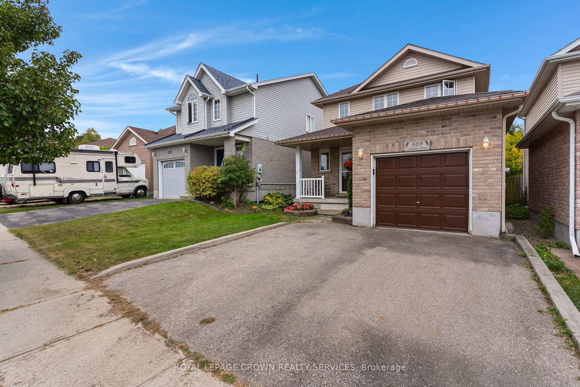 Photo 2 of 509 Langlaw Drive, Cambridge, Christopher-Champlain — HOMEH