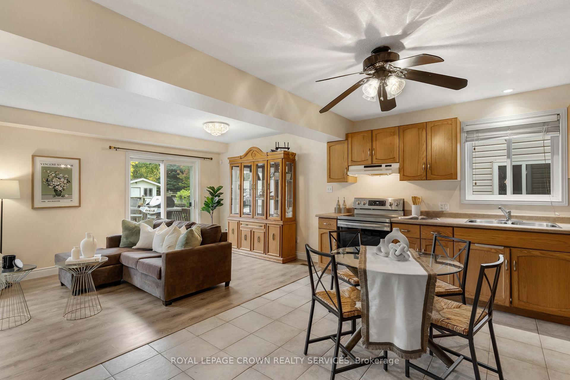 Photo 11 of 509 Langlaw Drive, Cambridge, Christopher-Champlain — HOMEH
