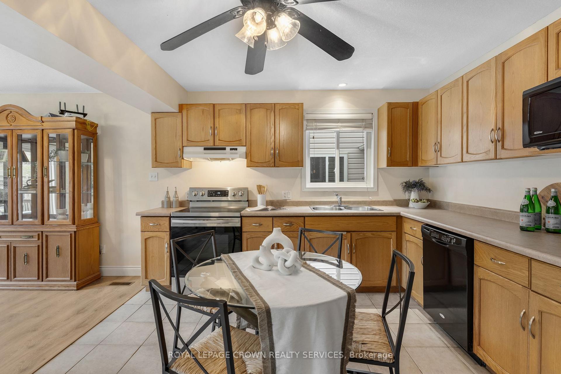 Photo 12 of 509 Langlaw Drive, Cambridge, Christopher-Champlain — HOMEH