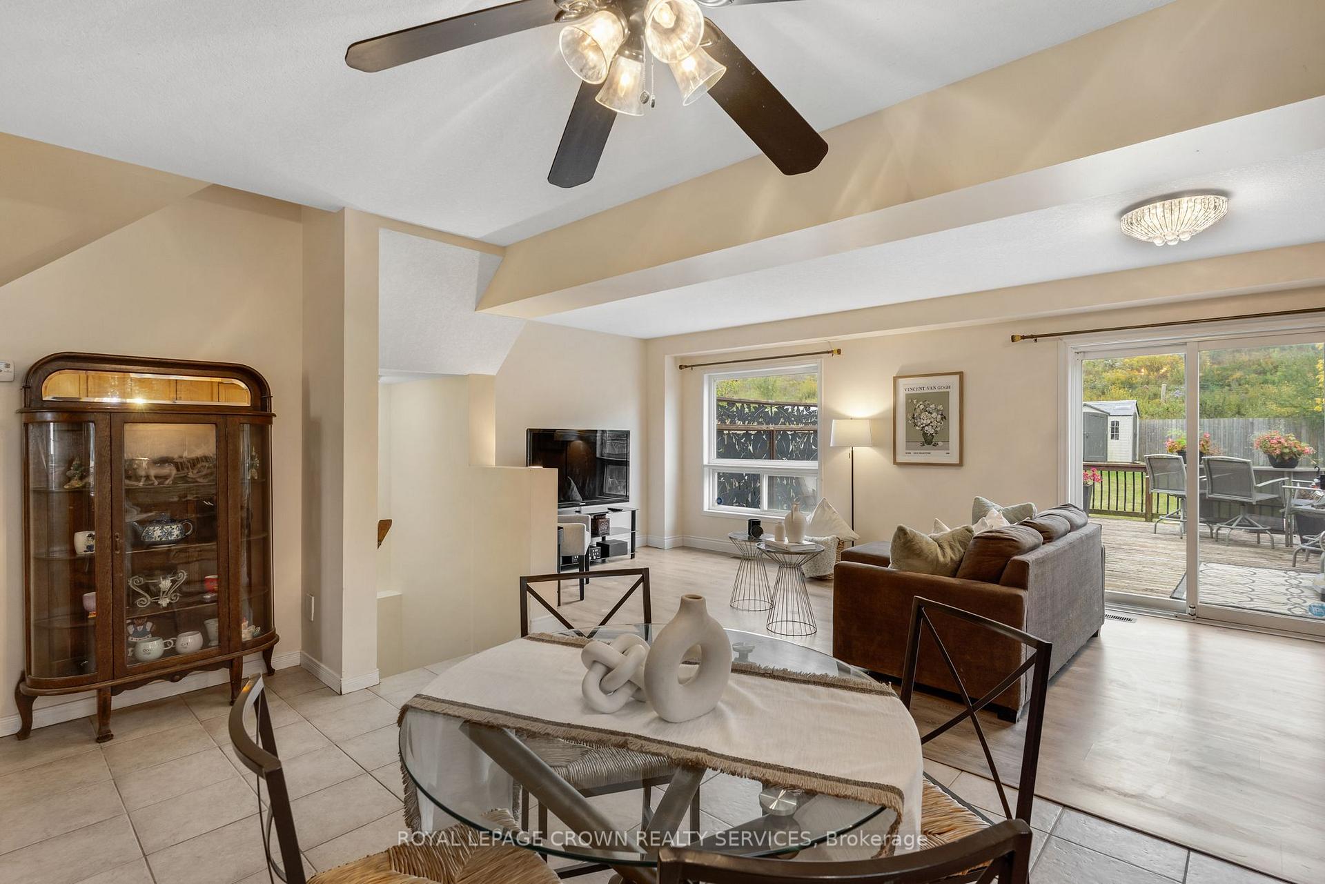 Photo 15 of 509 Langlaw Drive, Cambridge, Christopher-Champlain — HOMEH