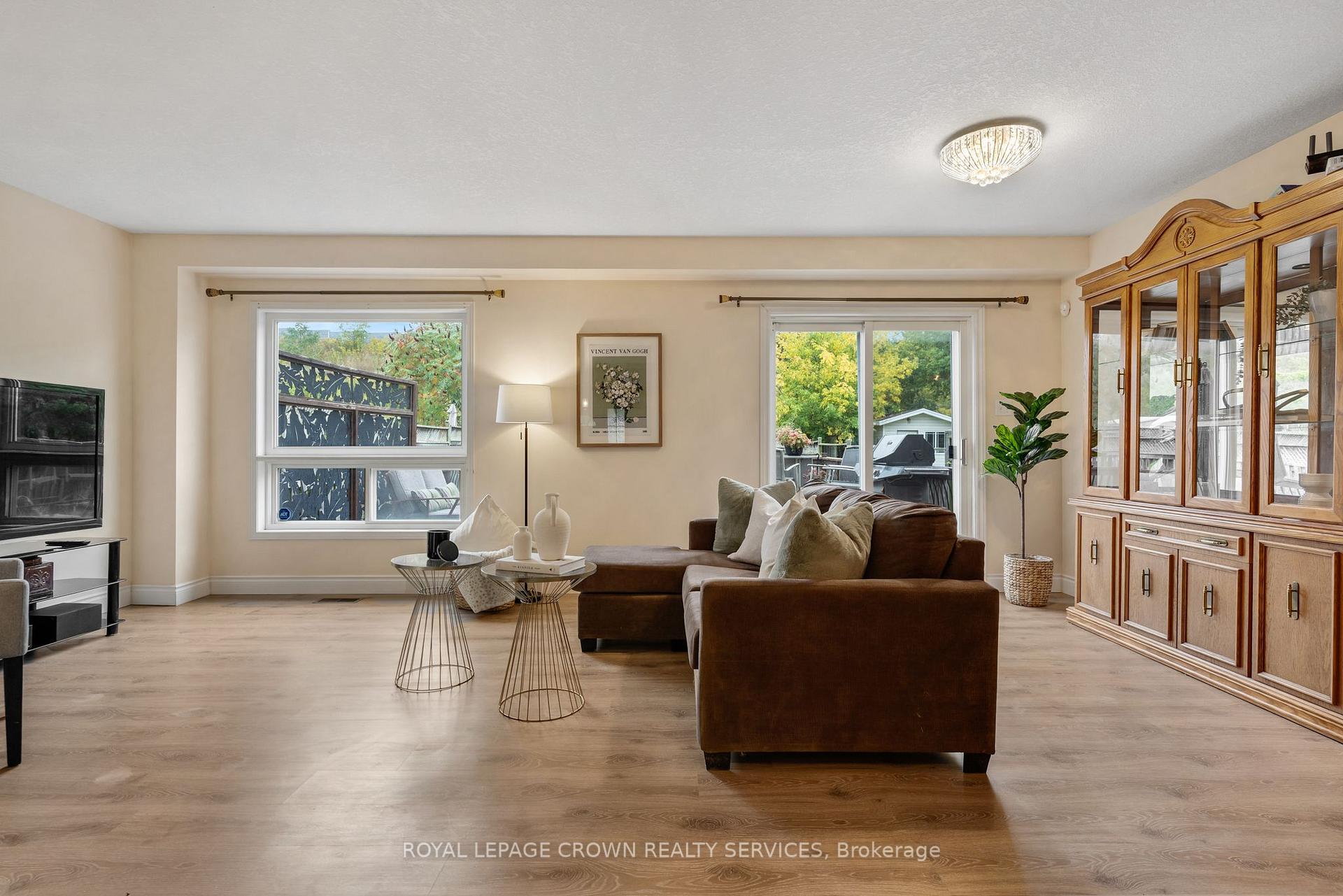 Photo 16 of 509 Langlaw Drive, Cambridge, Christopher-Champlain — HOMEH