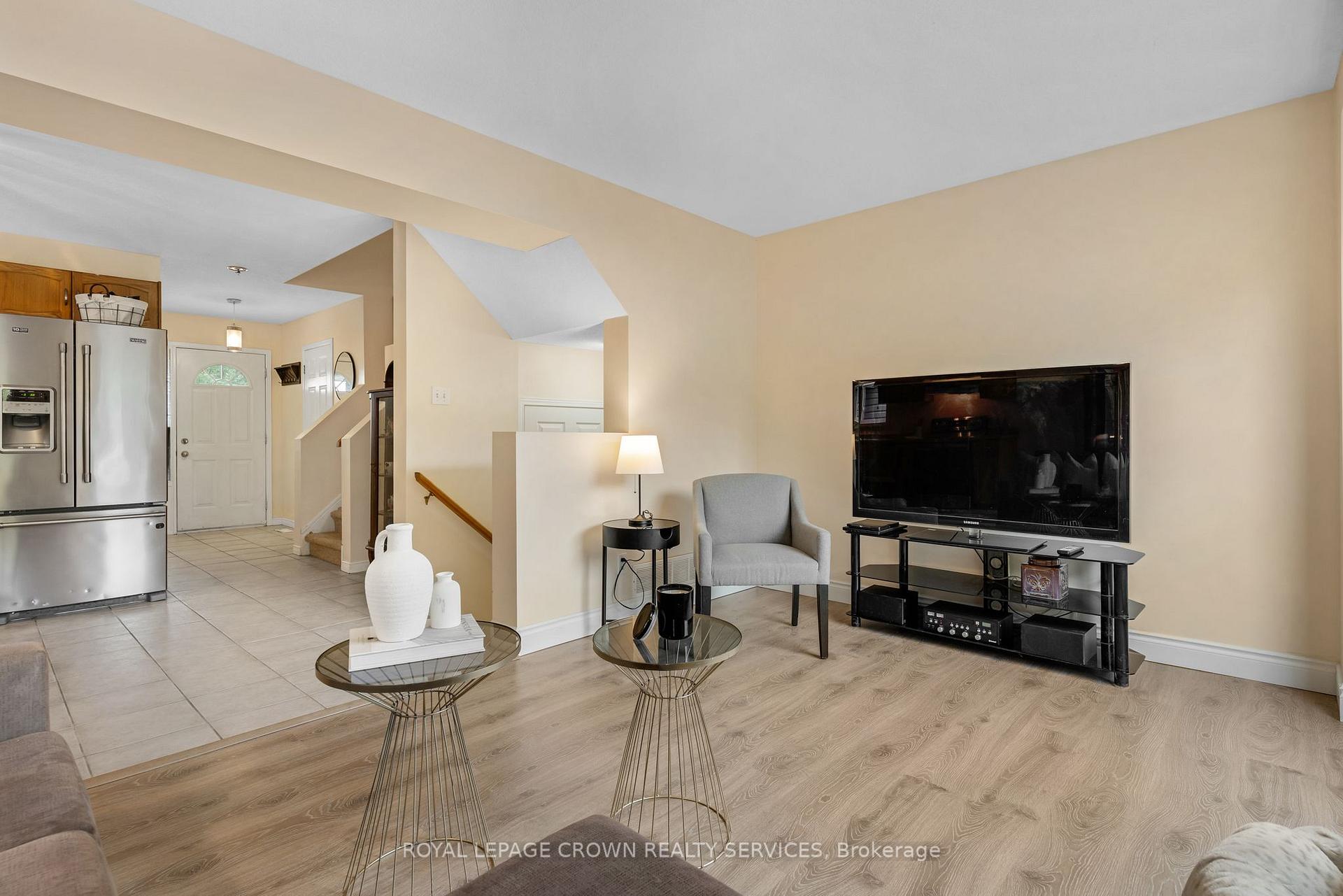 Photo 18 of 509 Langlaw Drive, Cambridge, Christopher-Champlain — HOMEH