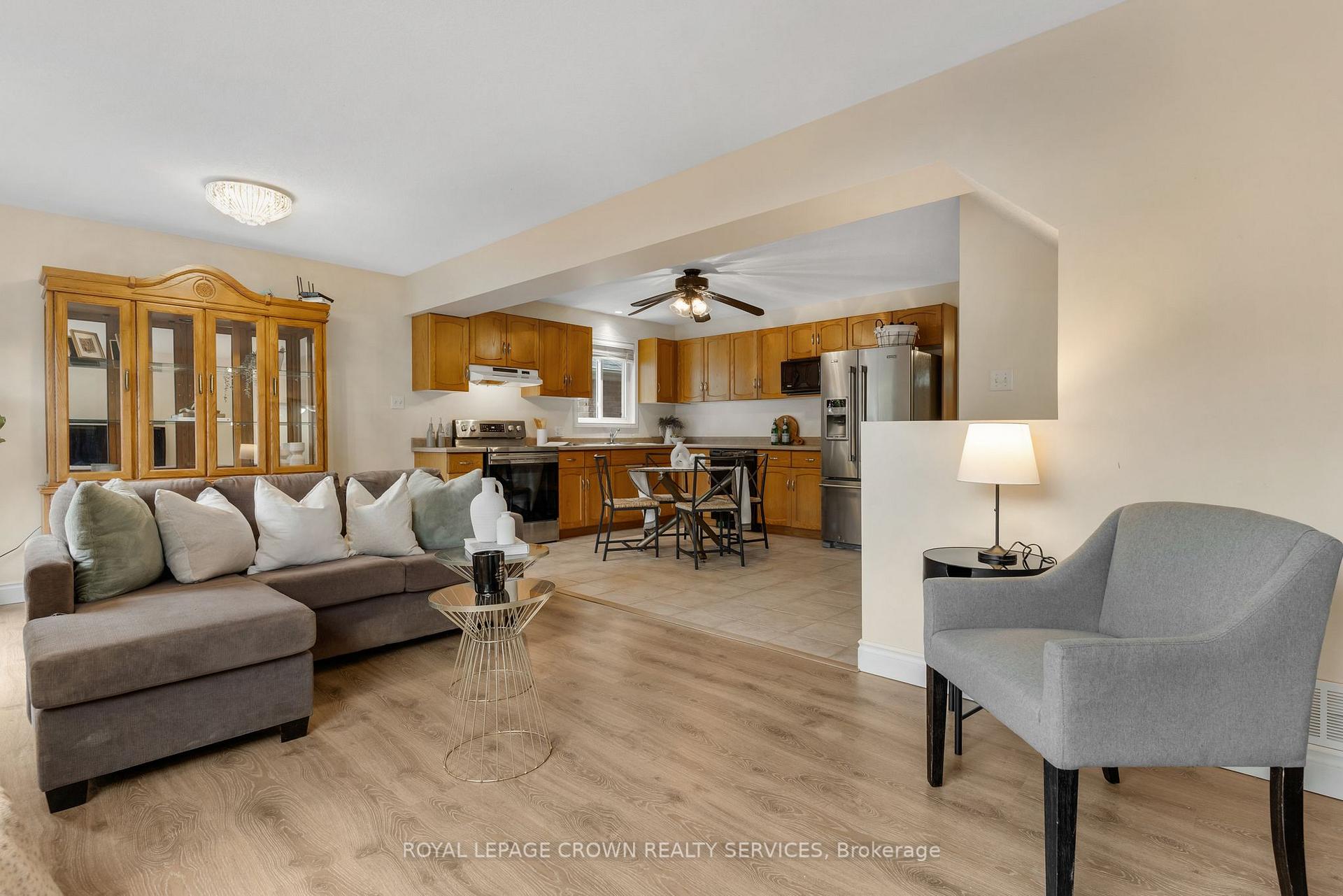 Photo 19 of 509 Langlaw Drive, Cambridge, Christopher-Champlain — HOMEH