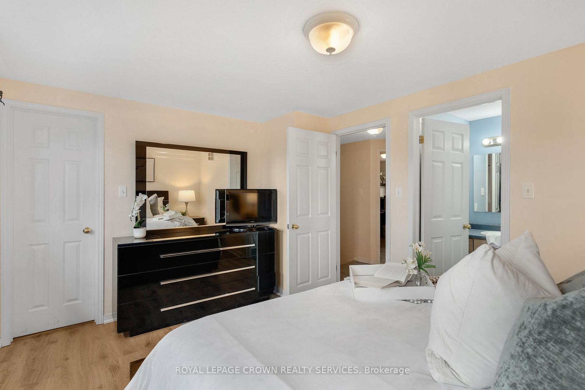 Photo 24 of 509 Langlaw Drive, Cambridge, Christopher-Champlain — HOMEH