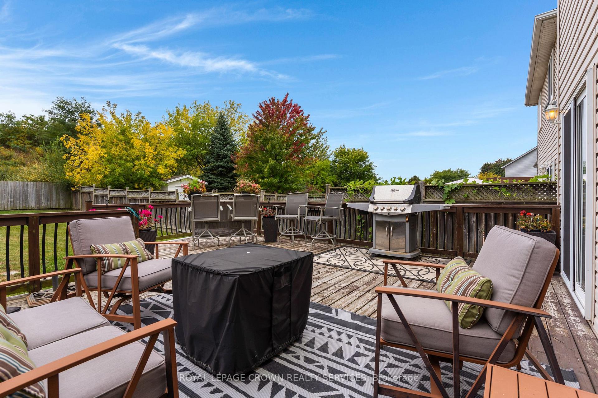 Photo 32 of 509 Langlaw Drive, Cambridge, Christopher-Champlain — HOMEH