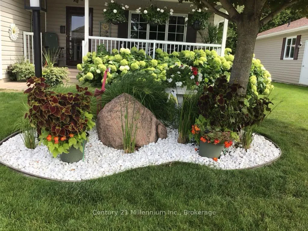 Photo 2 of 13 Virginia Avenue, Wasaga Beach — HOMEH