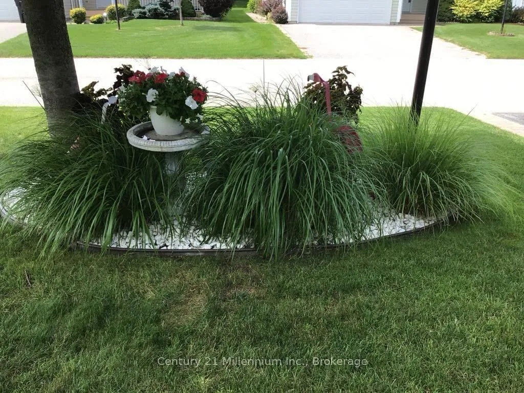 Photo 3 of 13 Virginia Avenue, Wasaga Beach — HOMEH