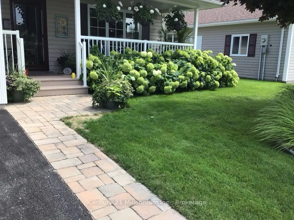 Photo 5 of 13 Virginia Avenue, Wasaga Beach — HOMEH