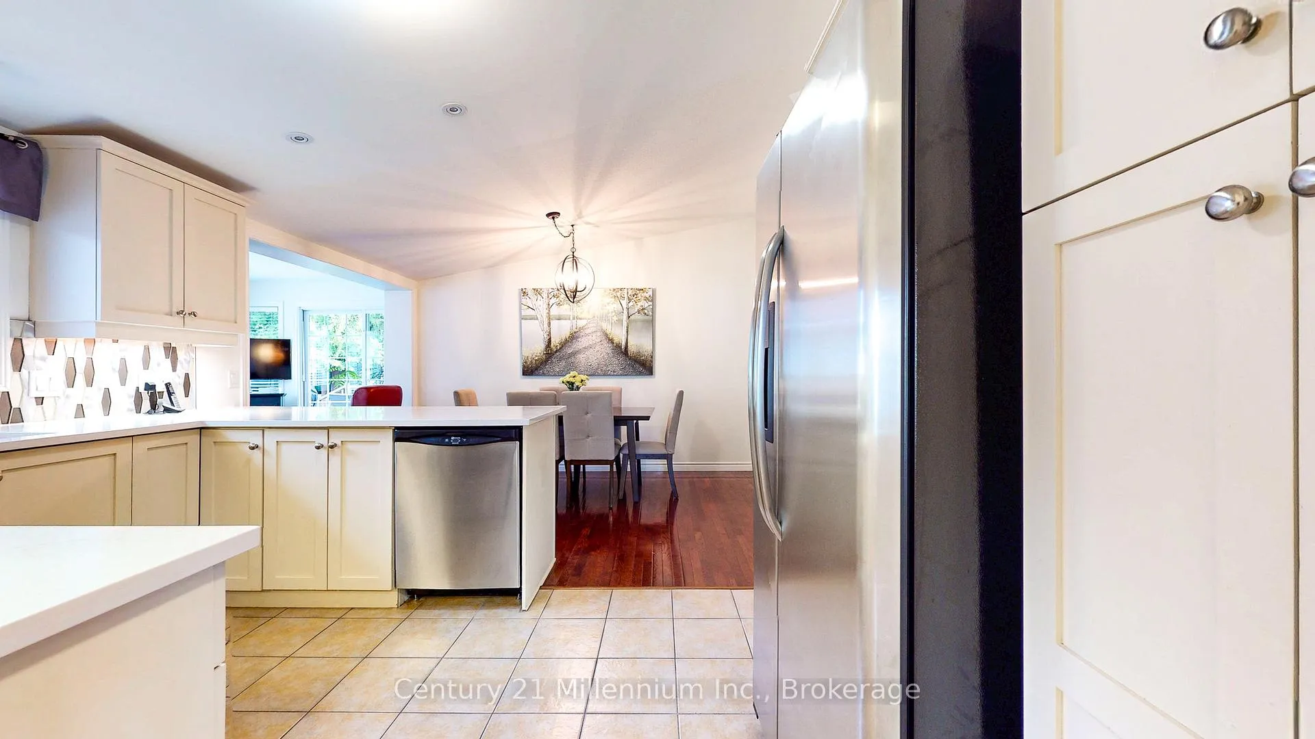 Photo 14 of 13 Virginia Avenue, Wasaga Beach — HOMEH