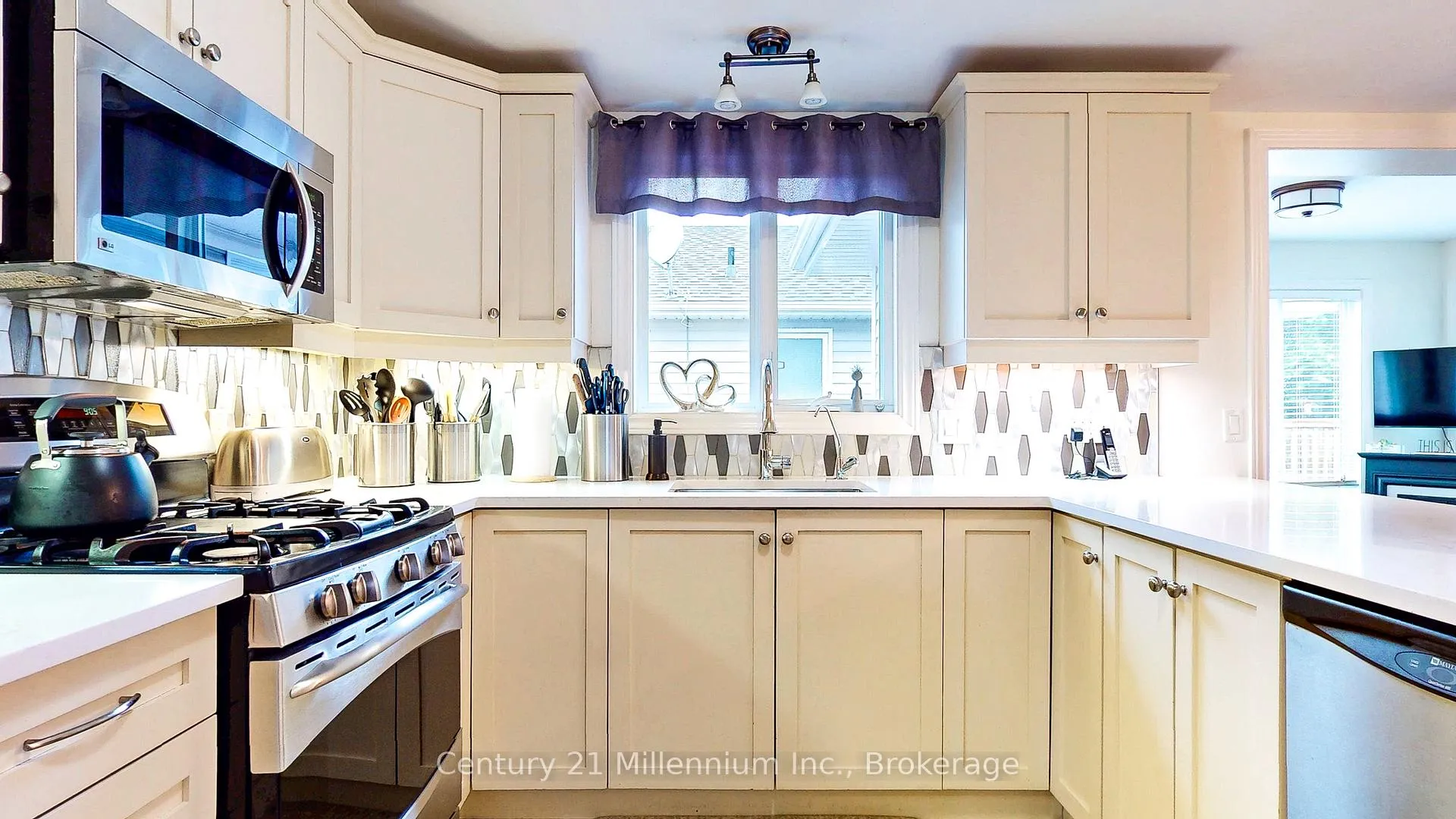 Photo 15 of 13 Virginia Avenue, Wasaga Beach — HOMEH