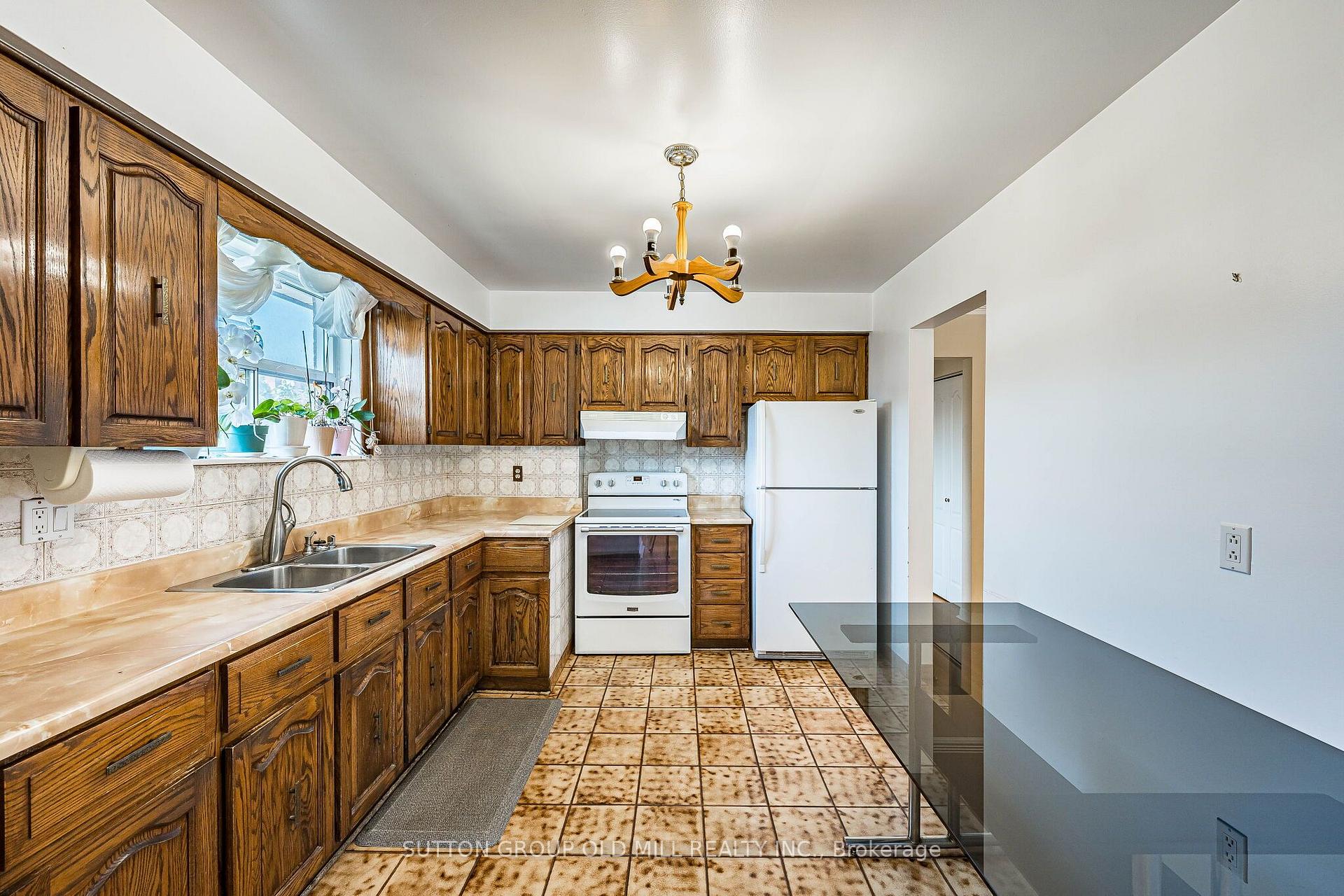 Photo 9 of 151 Lanyard Road, North York, Humbermede — HOMEH