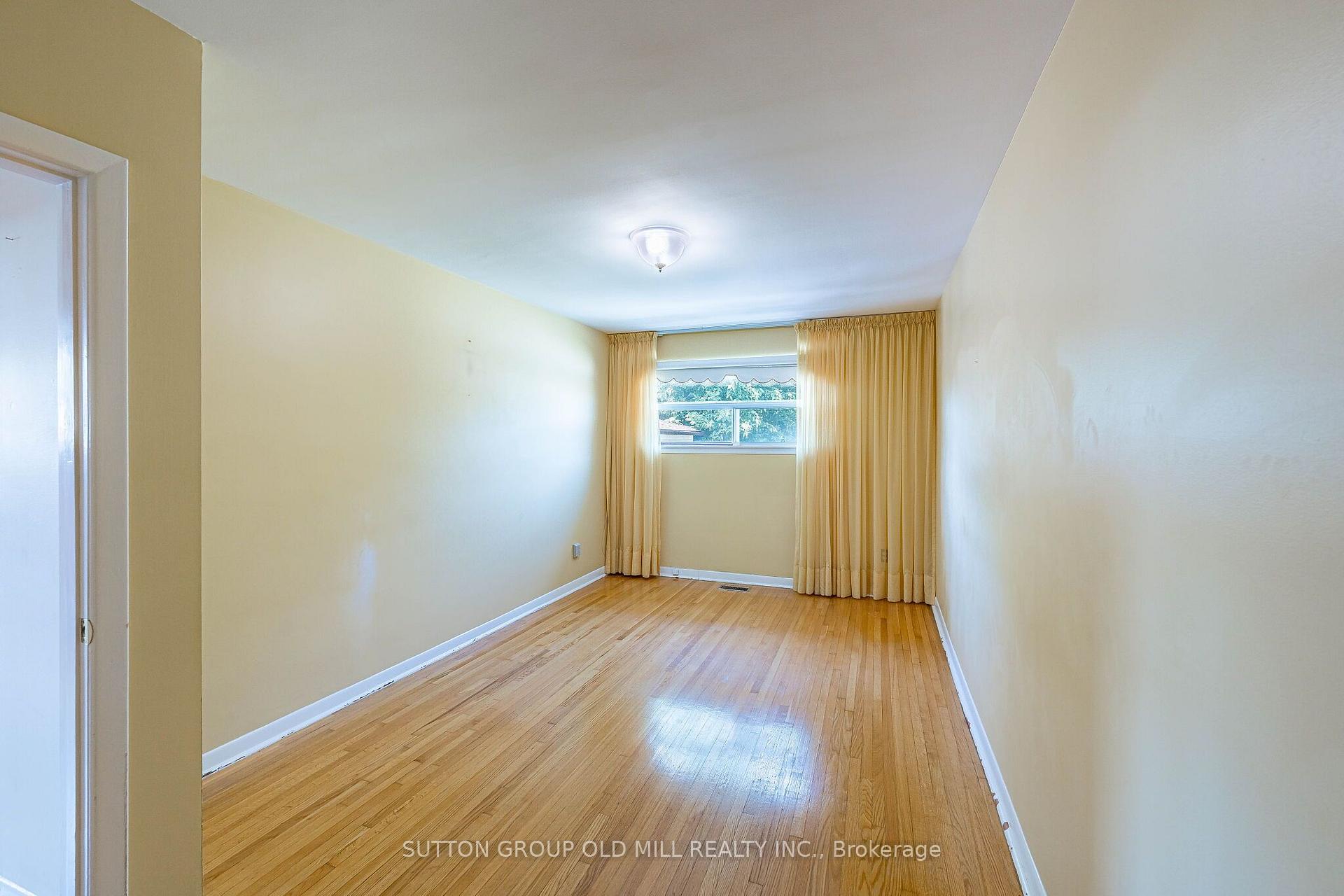 Photo 11 of 151 Lanyard Road, North York, Humbermede — HOMEH