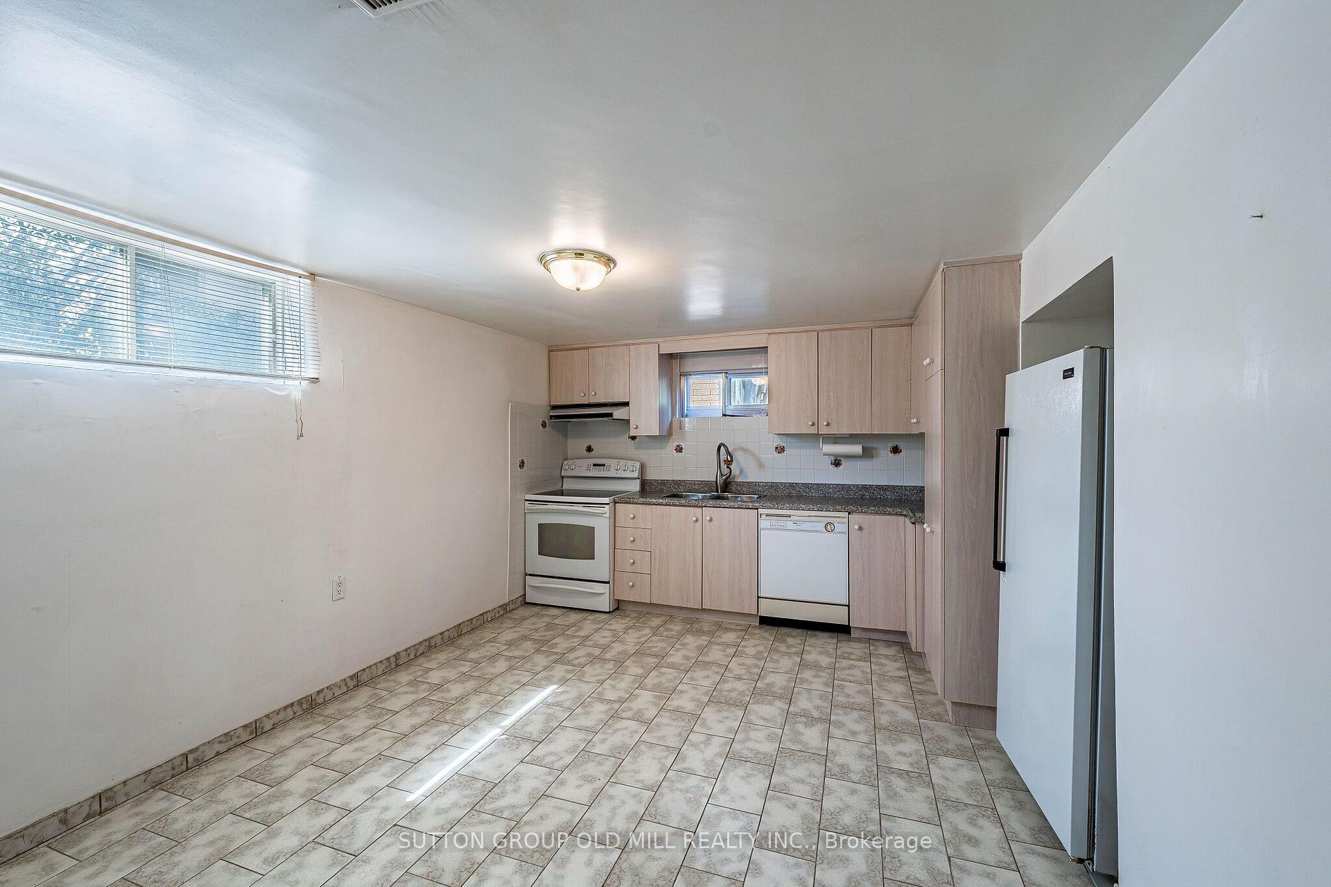 Photo 18 of 151 Lanyard Road, North York, Humbermede — HOMEH