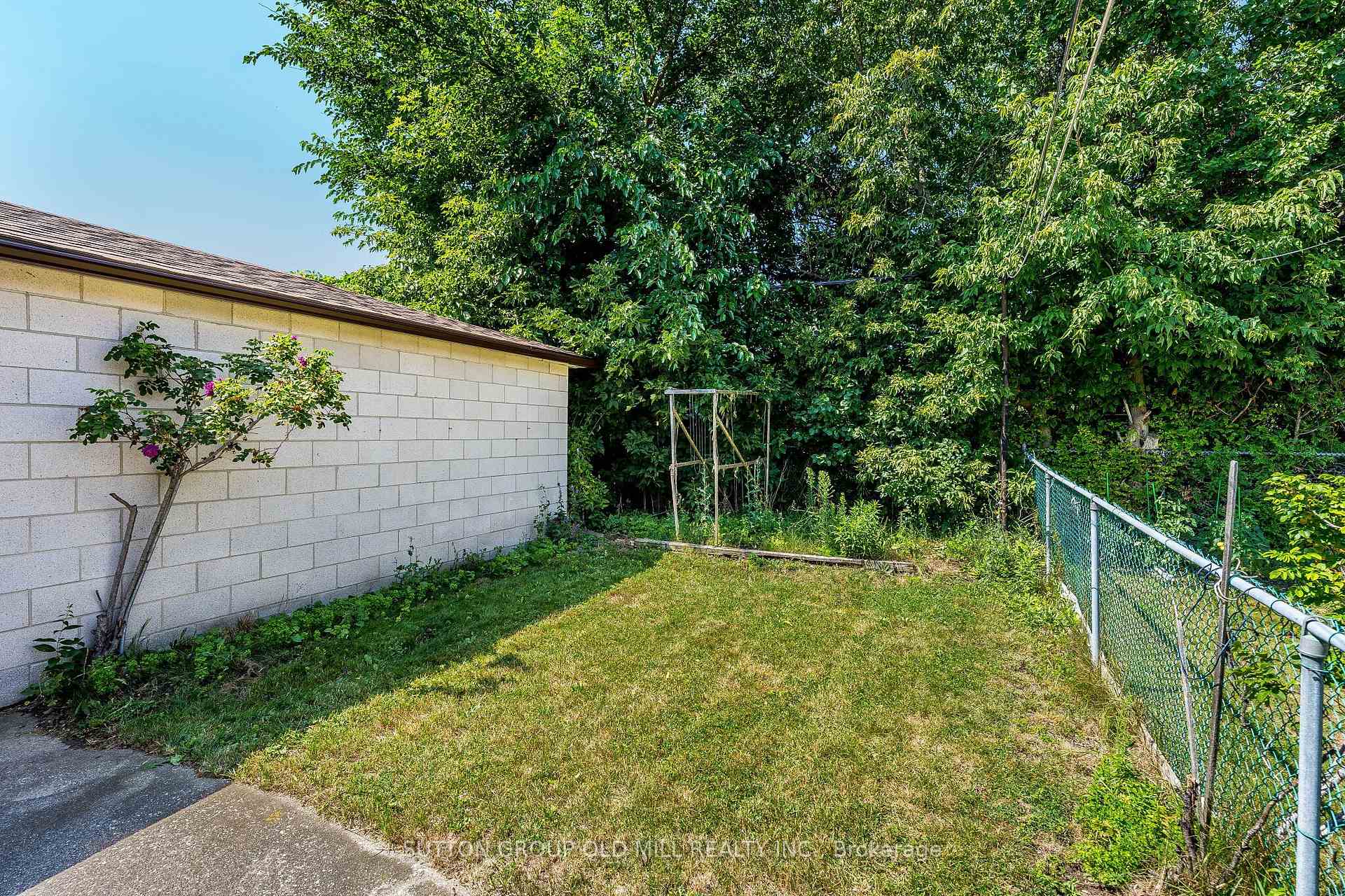 Photo 21 of 151 Lanyard Road, North York, Humbermede — HOMEH
