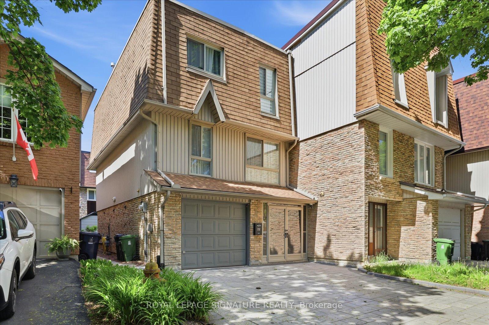 Photo 2 of 22 Snapdragon Drive, North York, Pleasant View — HOMEH