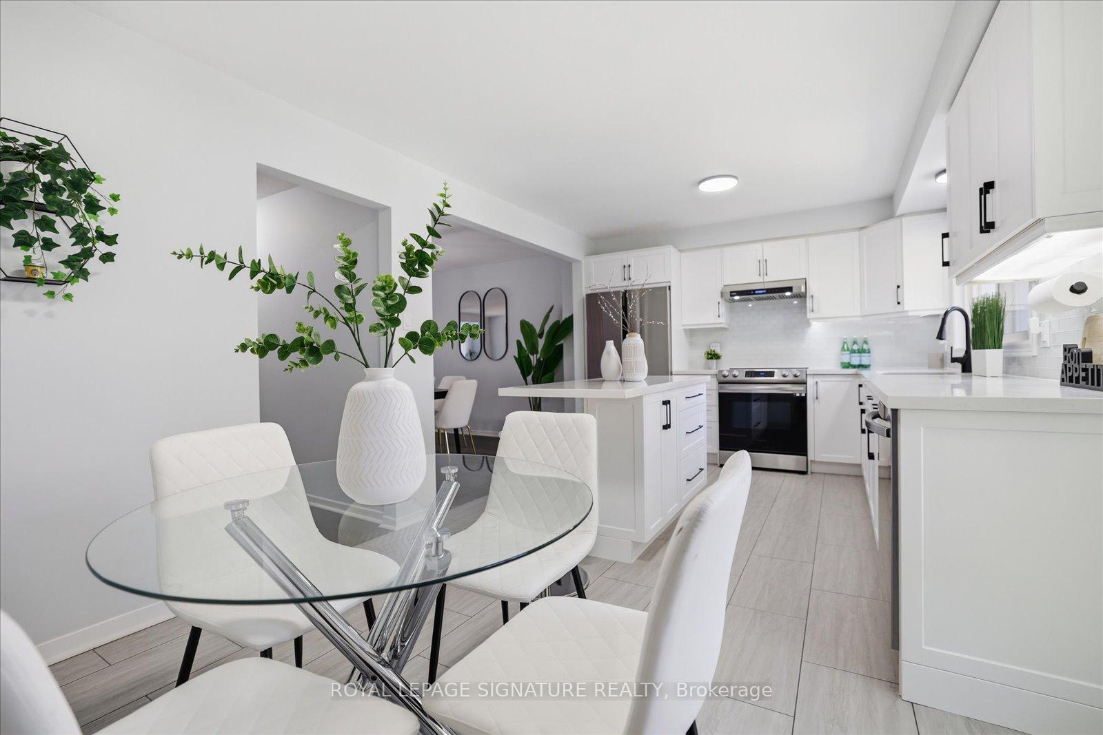 Photo 3 of 22 Snapdragon Drive, North York, Pleasant View — HOMEH