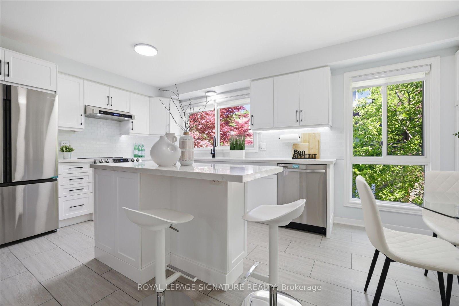 Photo 4 of 22 Snapdragon Drive, North York, Pleasant View — HOMEH