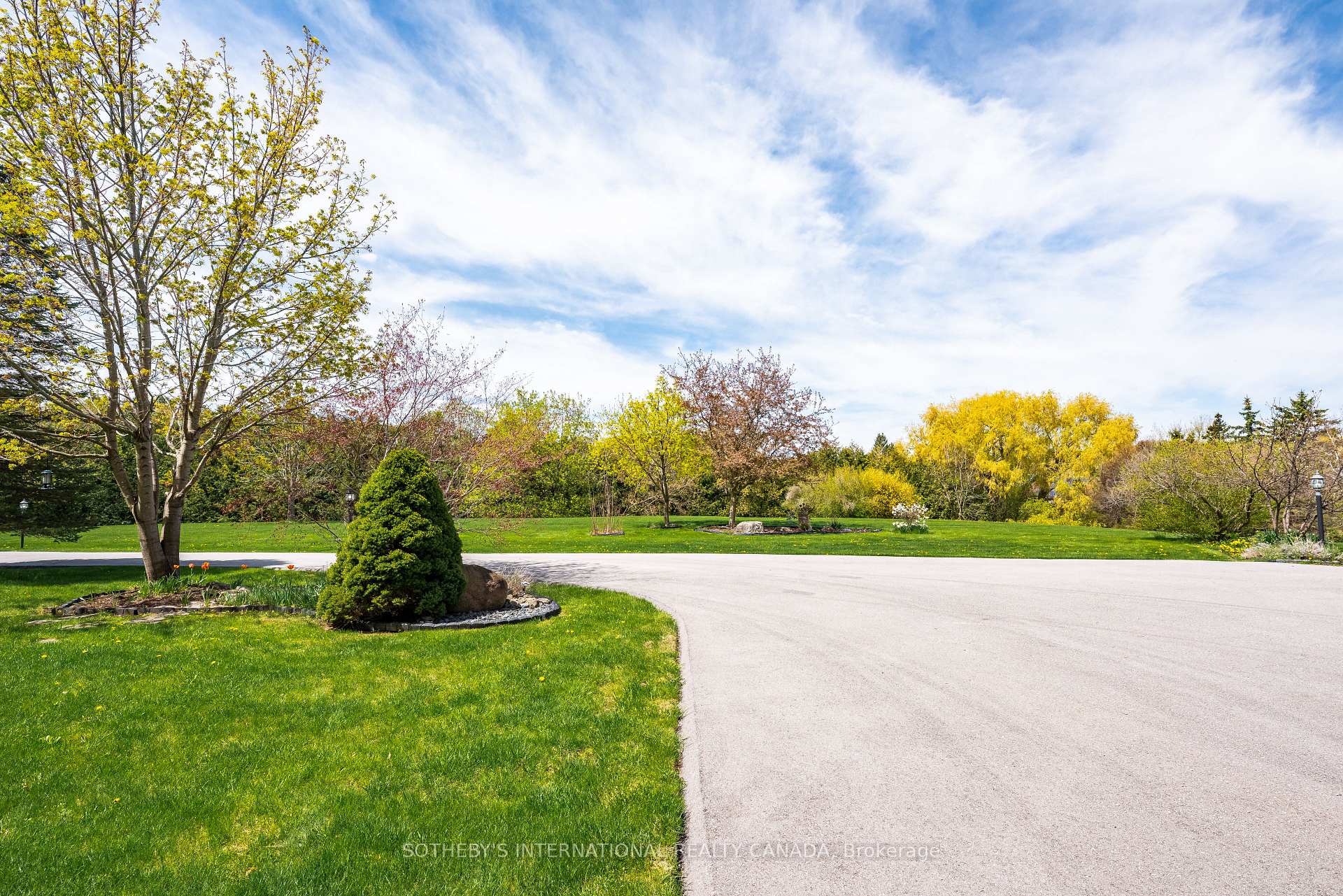 Photo 5 of 48 Scott Crescent, King, King City — HOMEH