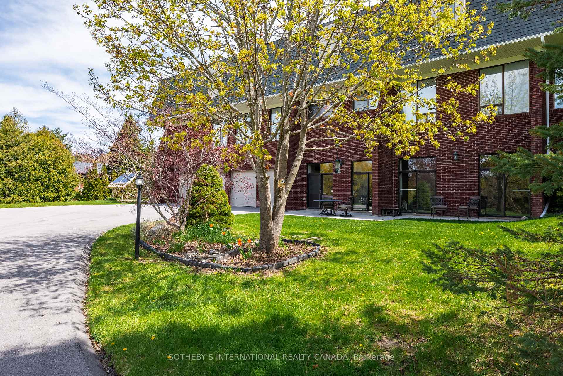 Photo 7 of 48 Scott Crescent, King, King City — HOMEH