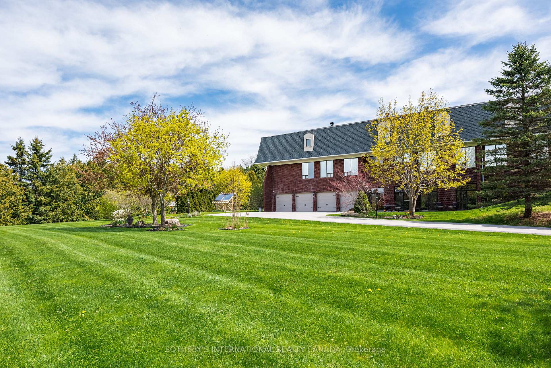 Photo 8 of 48 Scott Crescent, King, King City — HOMEH