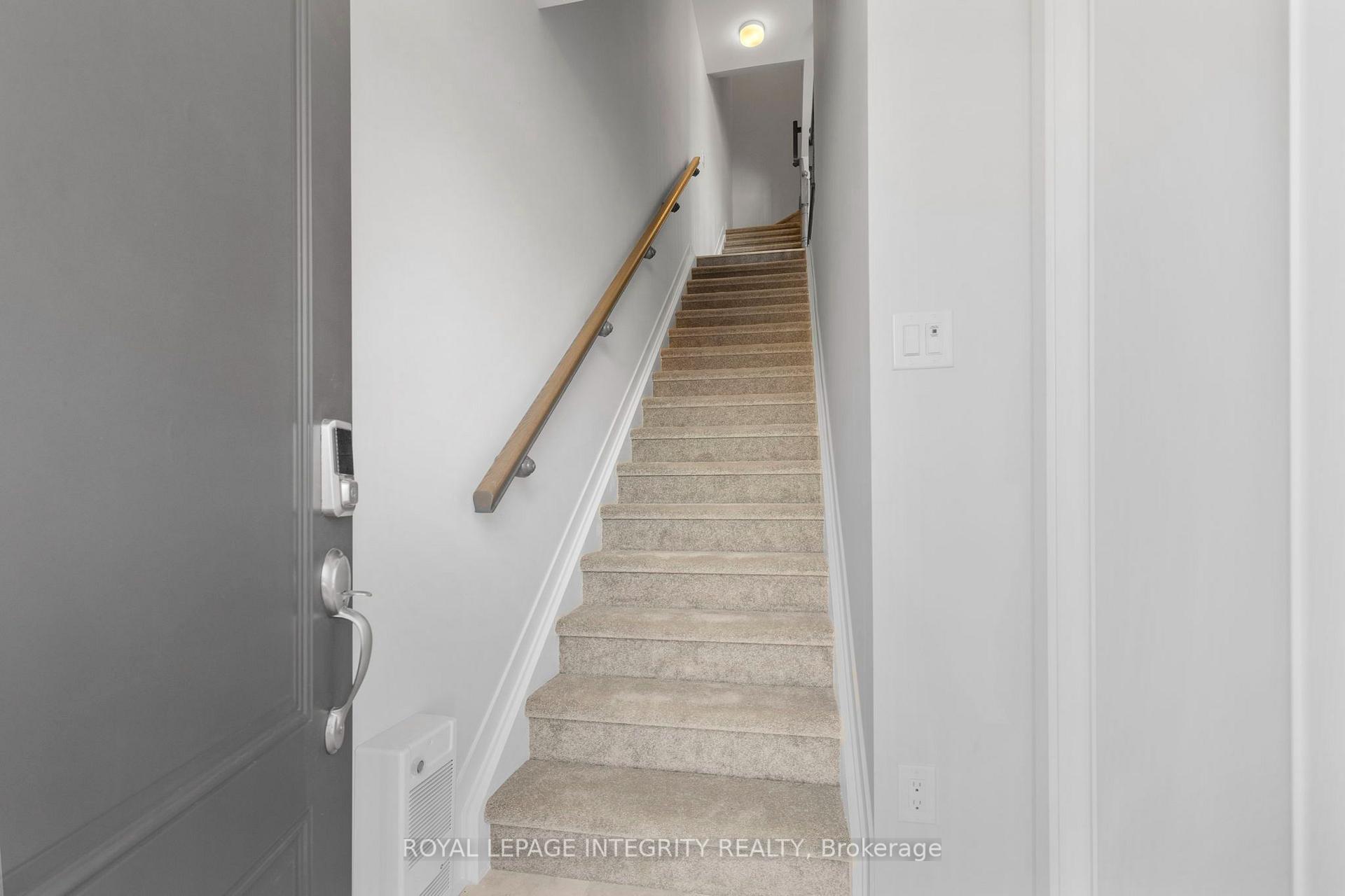 Photo 3 of 622 Parnian Private, Ottawa, Barrhaven - Half Moon Bay — HOMEH