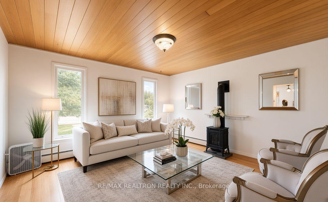 Photo 5 of 20201 Yonge Street, East Gwillimbury, Holland Landing — HOMEH