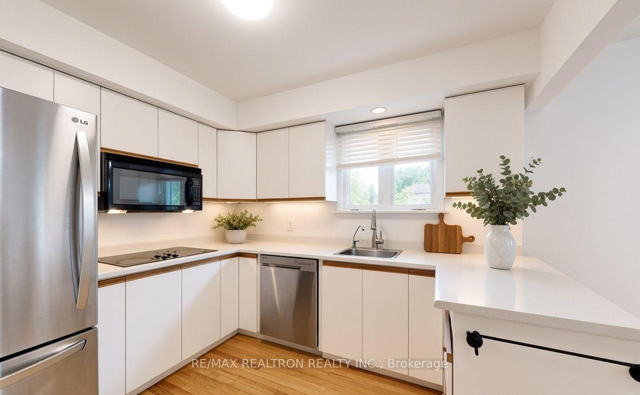Photo 6 of 20201 Yonge Street, East Gwillimbury, Holland Landing — HOMEH