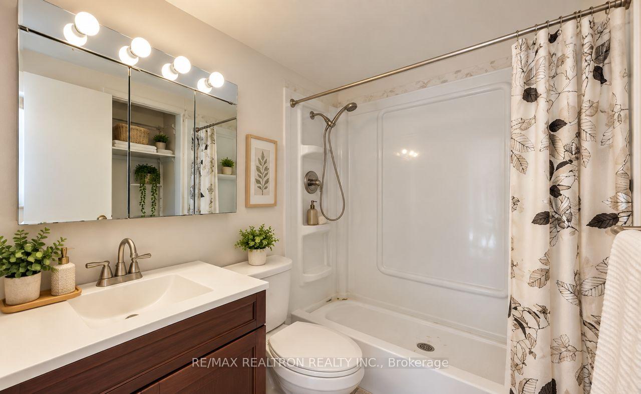 Photo 12 of 20201 Yonge Street, East Gwillimbury, Holland Landing — HOMEH