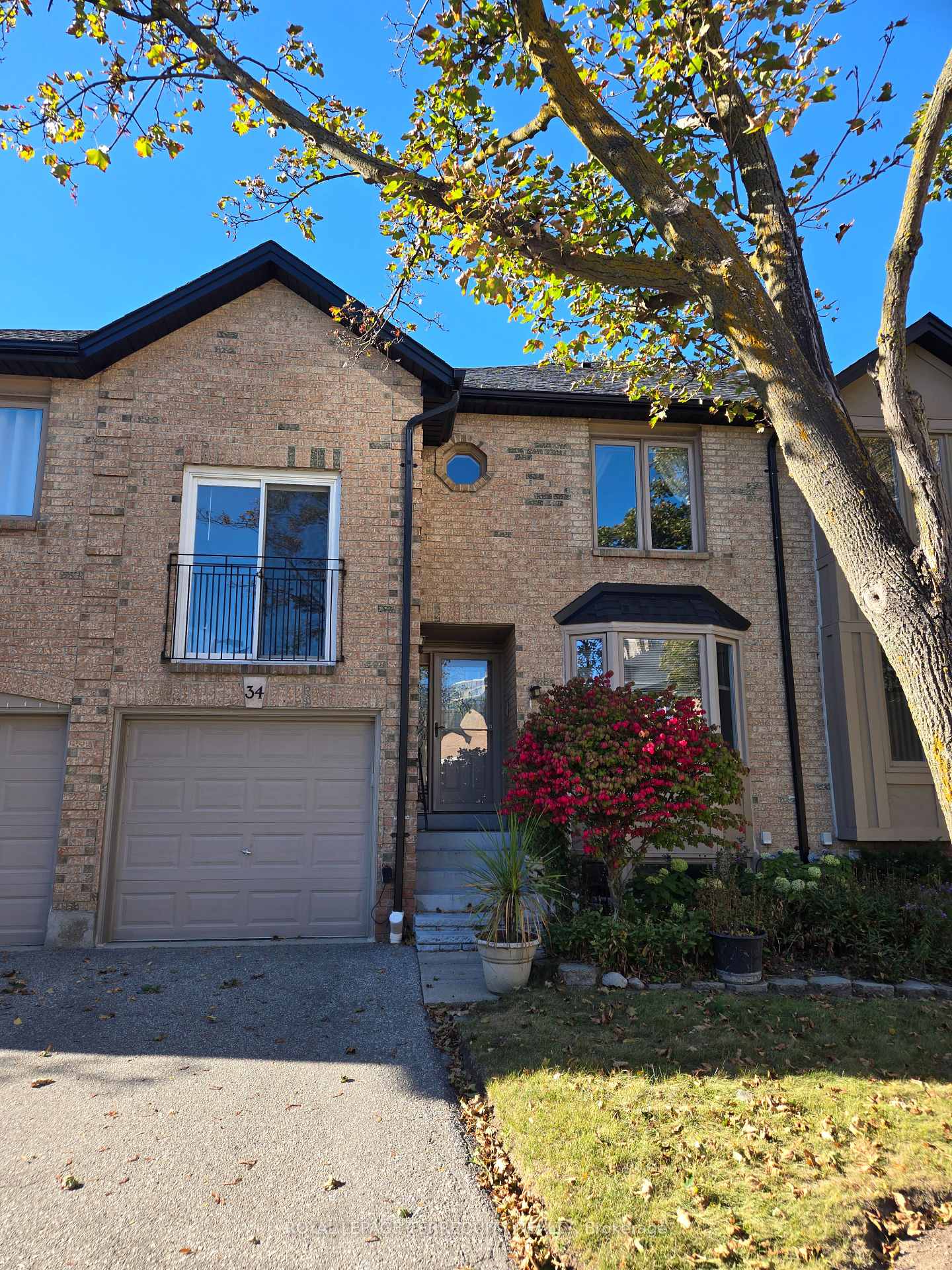 Photo 2 of 4635 Regents Terrace, Mississauga, Hurontario — HOMEH