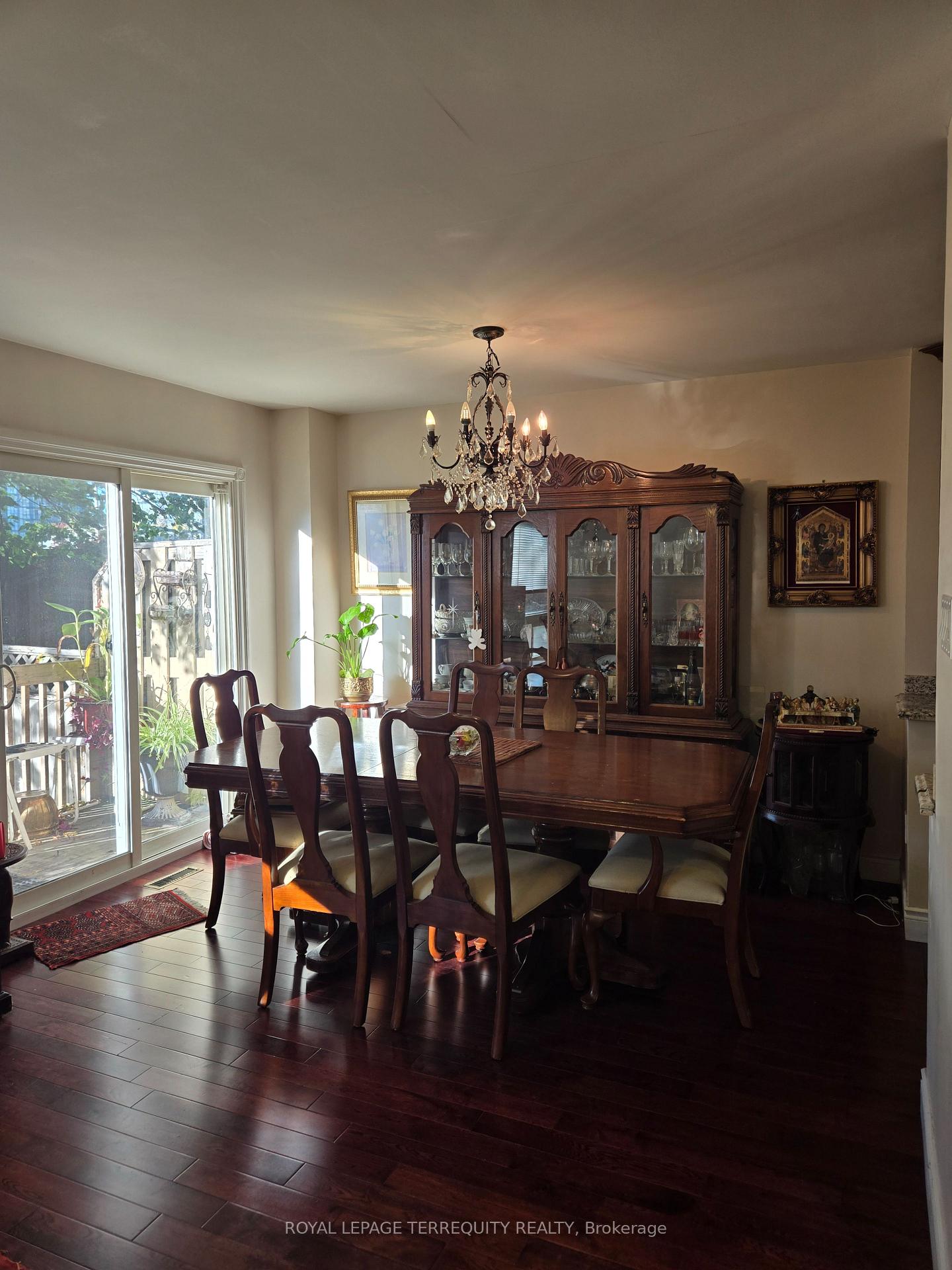 Photo 4 of 4635 Regents Terrace, Mississauga, Hurontario — HOMEH
