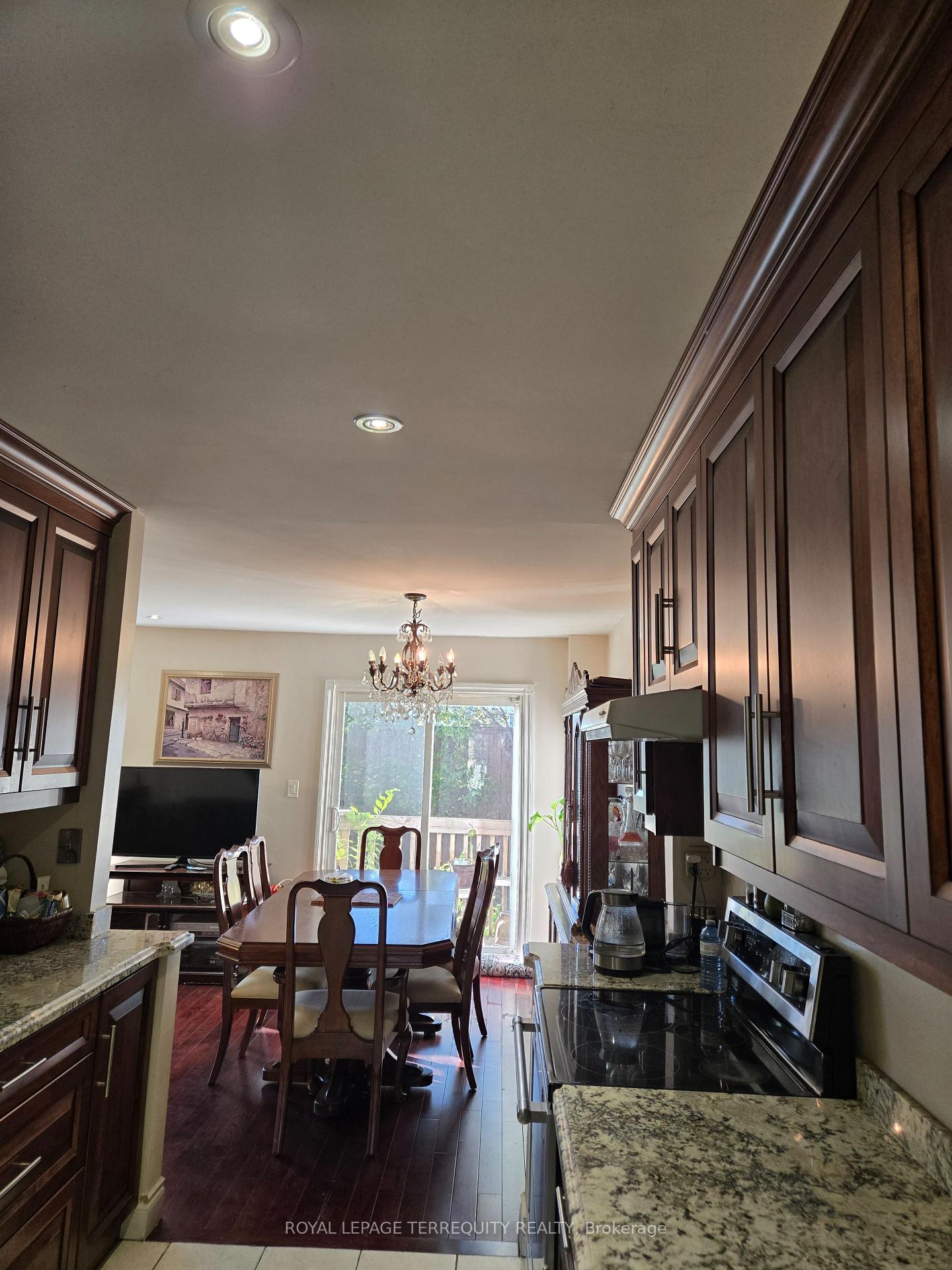Photo 9 of 4635 Regents Terrace, Mississauga, Hurontario — HOMEH