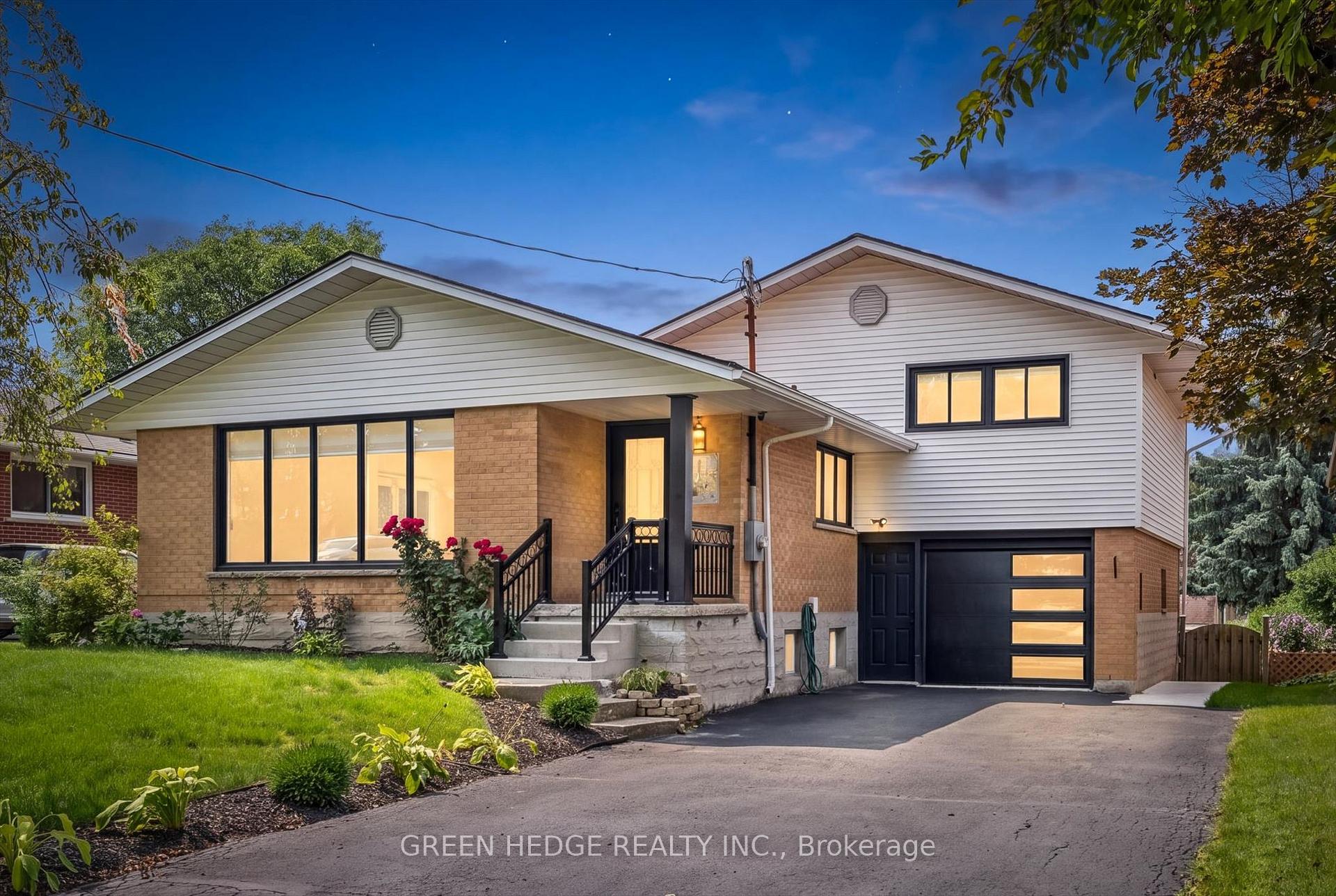 Photo of 385 Village Crescent
