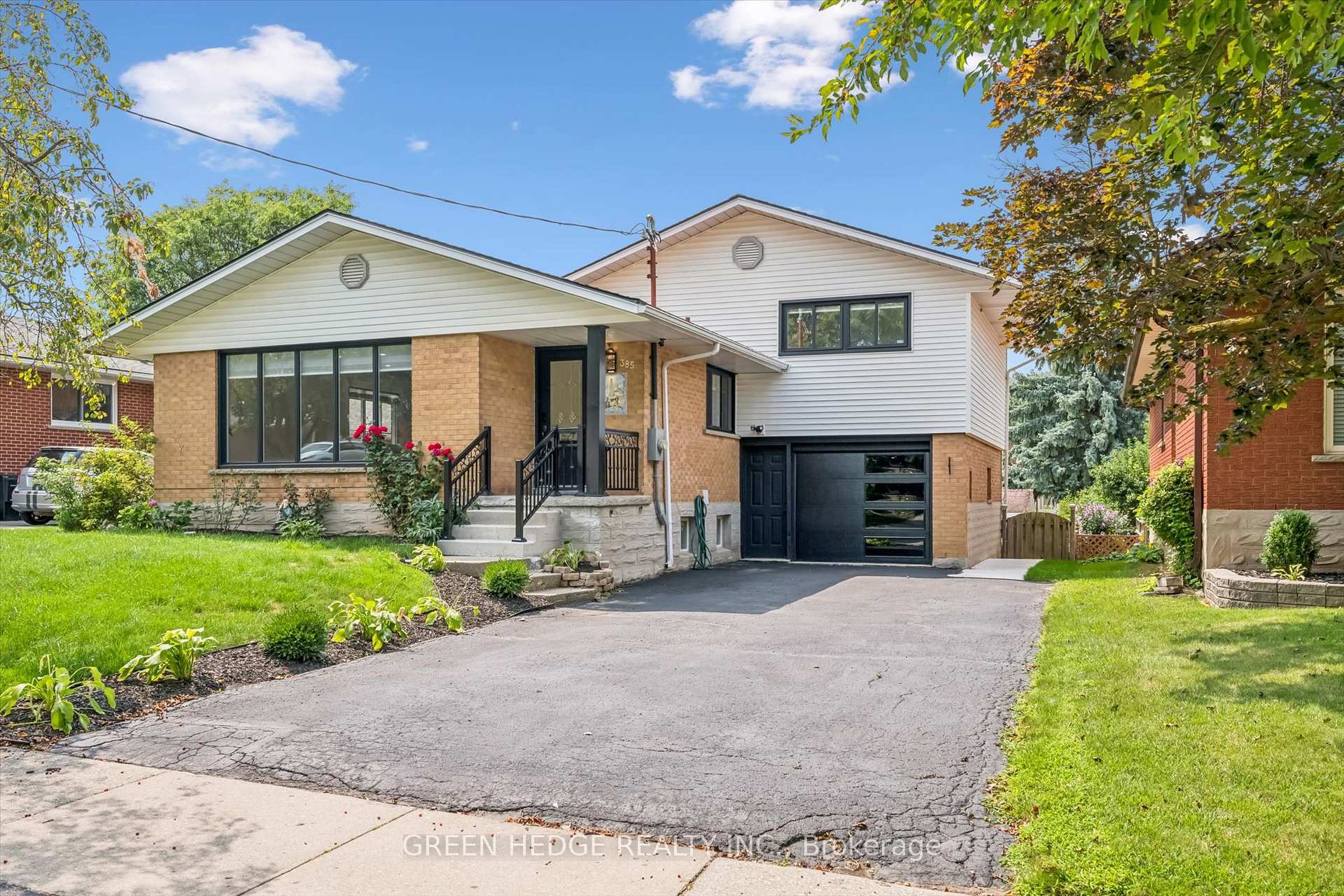 Photo 2 of 385 Village Crescent, Kitchener, Forest Hill — HOMEH