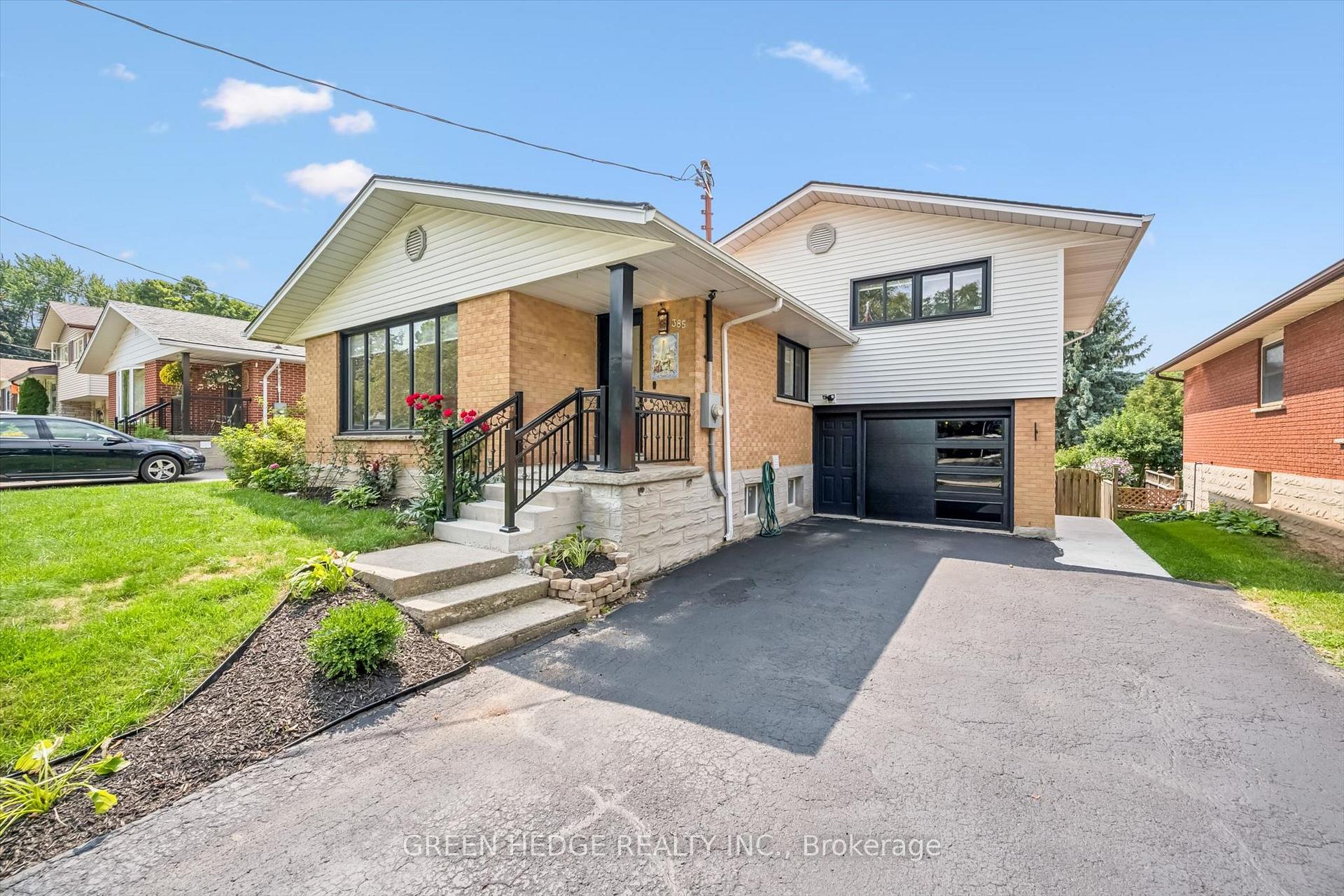 Photo 5 of 385 Village Crescent, Kitchener, Forest Hill — HOMEH