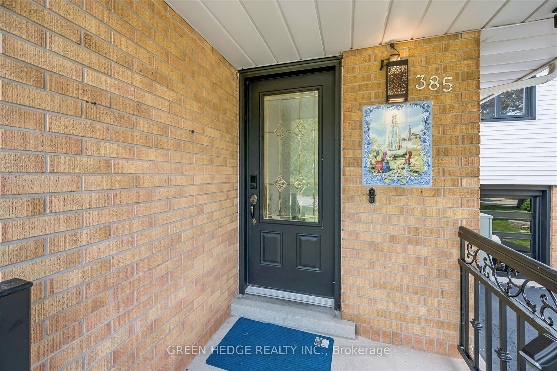 Photo 6 of 385 Village Crescent, Kitchener, Forest Hill — HOMEH
