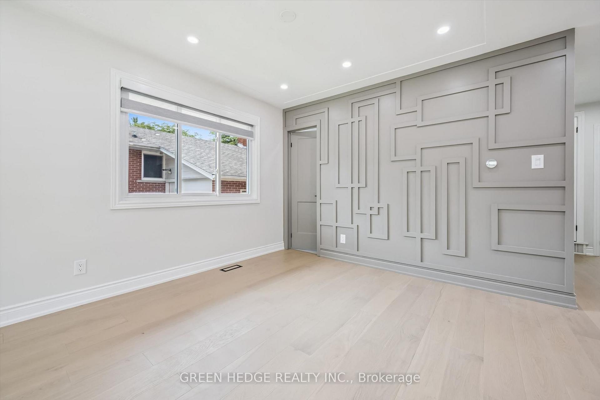 Photo 13 of 385 Village Crescent, Kitchener, Forest Hill — HOMEH