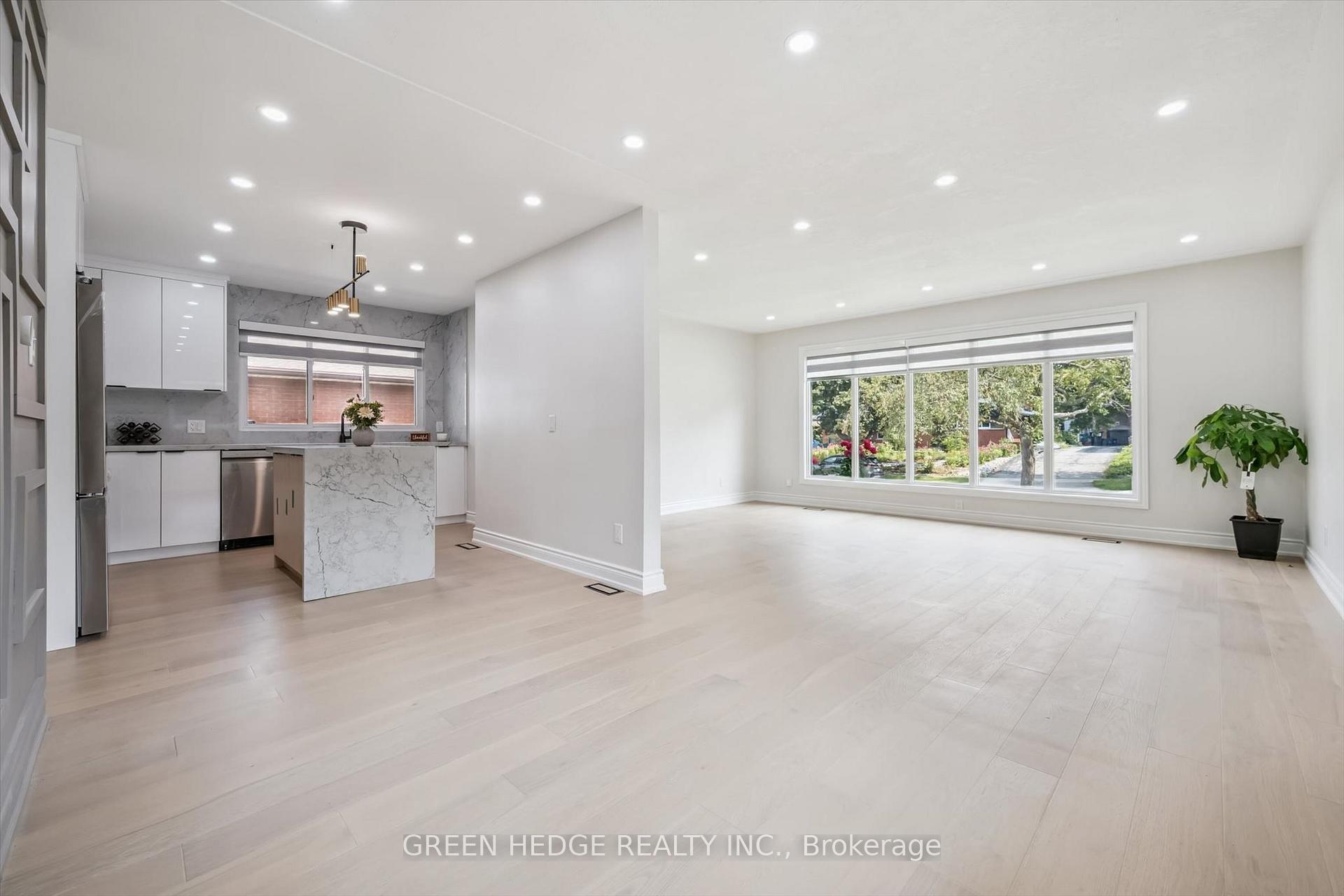Photo 14 of 385 Village Crescent, Kitchener, Forest Hill — HOMEH