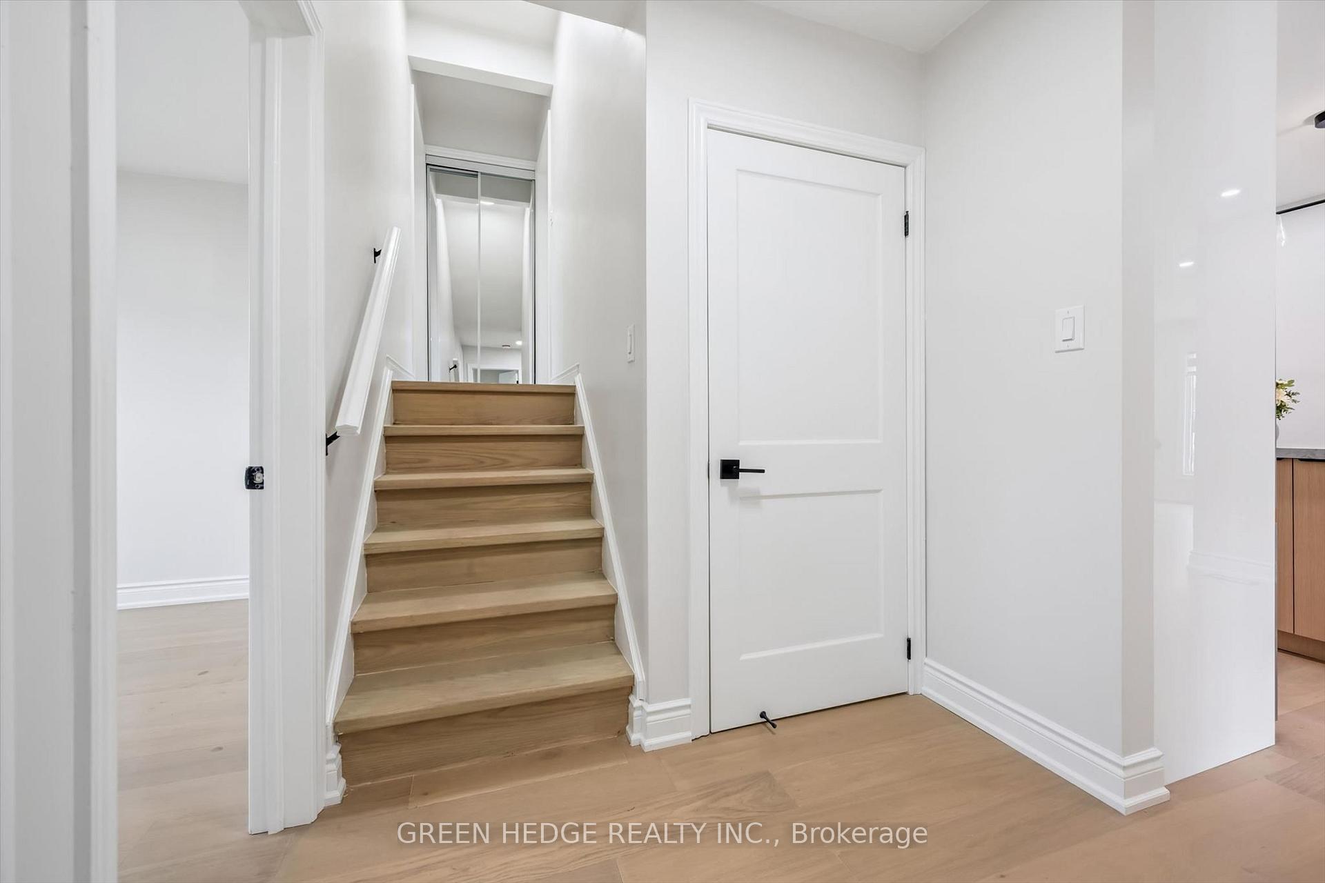Photo 27 of 385 Village Crescent, Kitchener, Forest Hill — HOMEH
