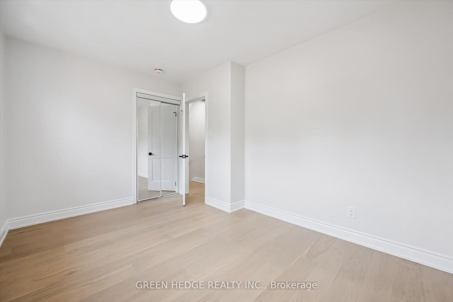 Photo 31 of 385 Village Crescent, Kitchener, Forest Hill — HOMEH