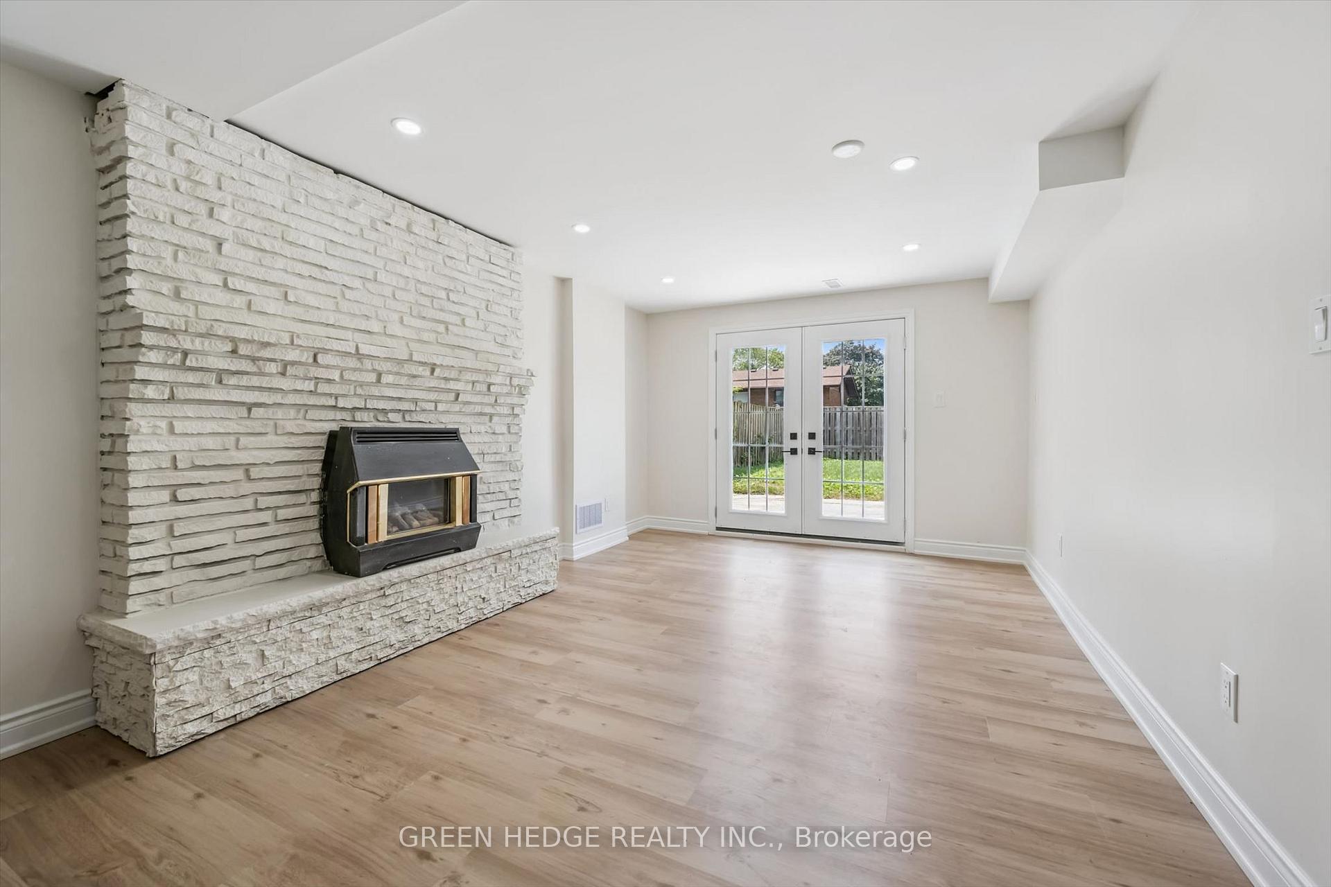 Photo 32 of 385 Village Crescent, Kitchener, Forest Hill — HOMEH