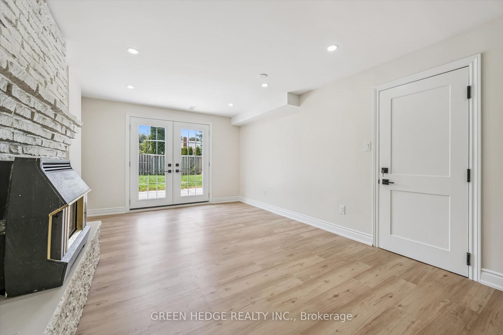 Photo 33 of 385 Village Crescent, Kitchener, Forest Hill — HOMEH