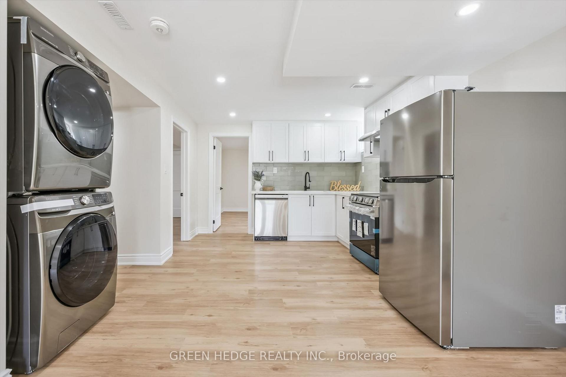 Photo 36 of 385 Village Crescent, Kitchener, Forest Hill — HOMEH