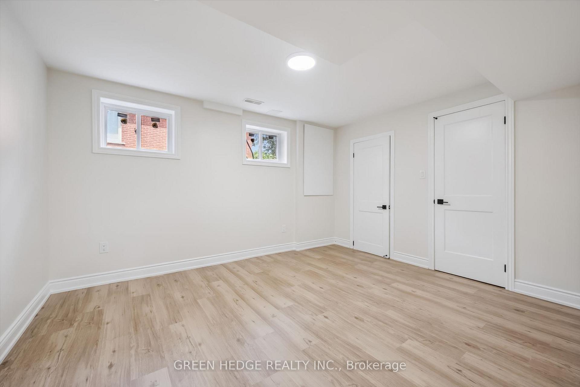 Photo 39 of 385 Village Crescent, Kitchener, Forest Hill — HOMEH