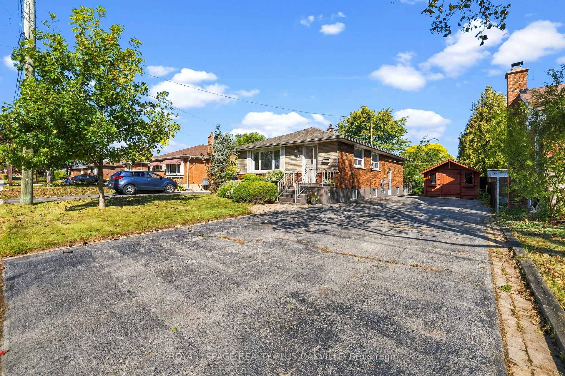 Photo 2 of 19 Endfield Avenue, Hamilton, Huntington — HOMEH