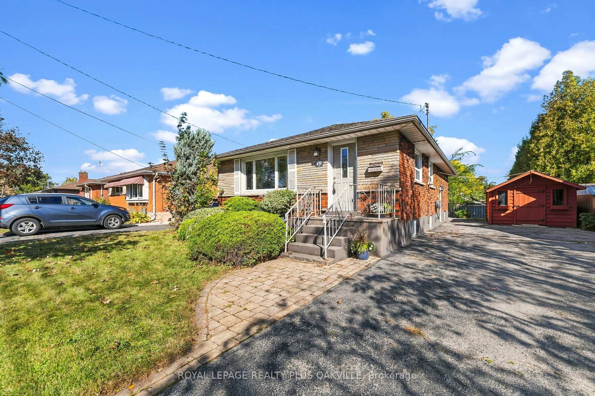 Photo 3 of 19 Endfield Avenue, Hamilton, Huntington — HOMEH