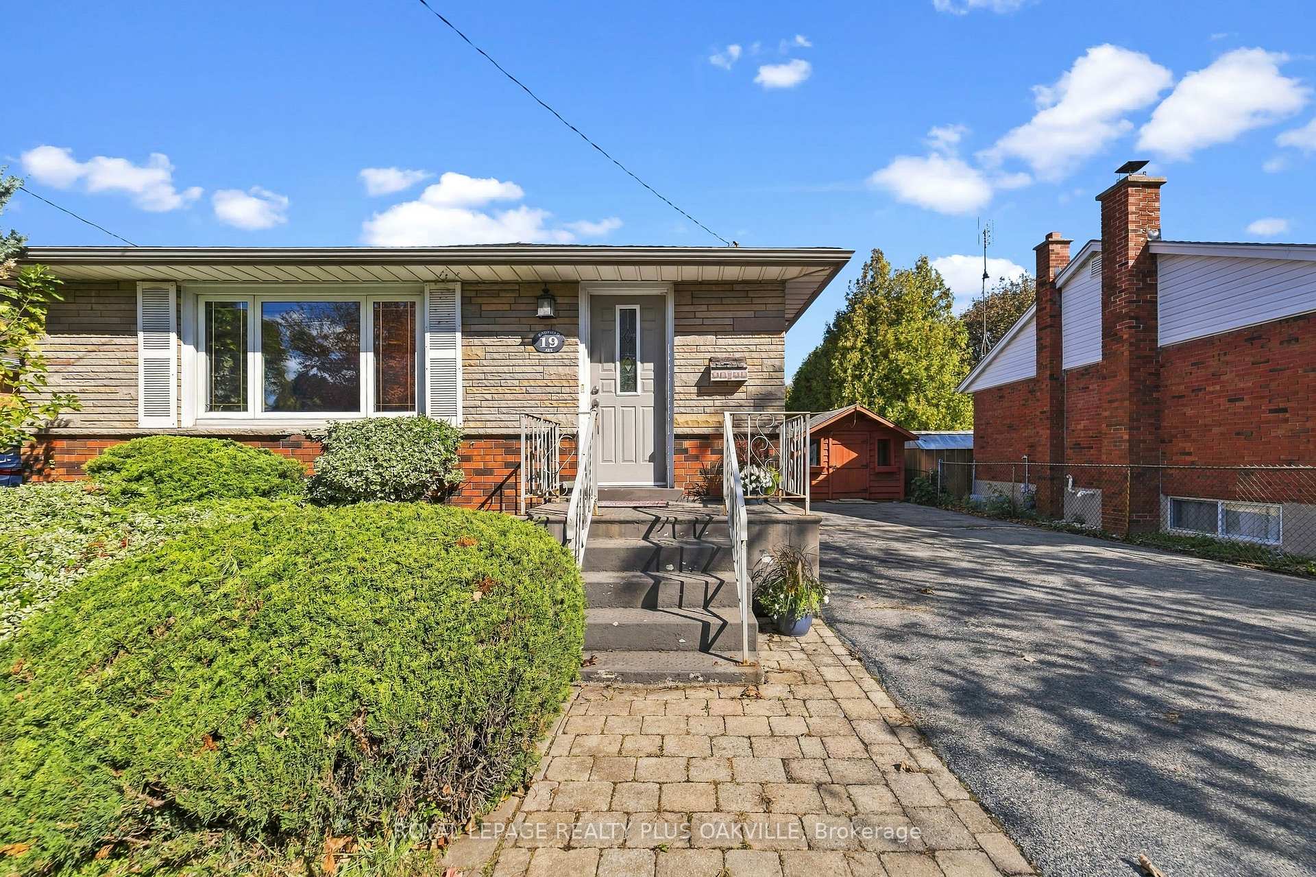 Photo 4 of 19 Endfield Avenue, Hamilton, Huntington — HOMEH